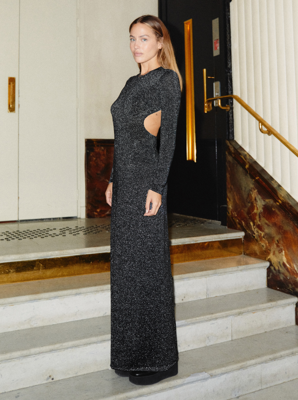 Robe Cut Black Stellar